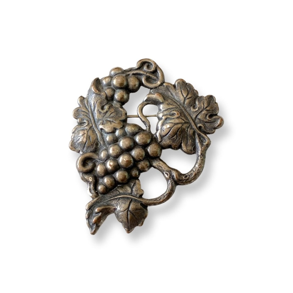 Antique Vintage Art Nouveau Vineyard Grapes & Leaves Silver Brooch Sash Pin.